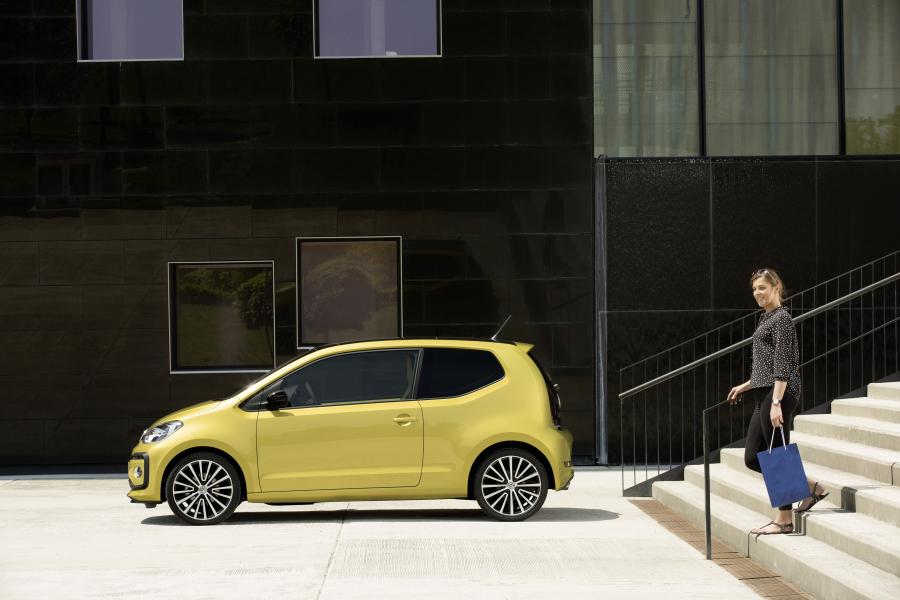 Volkswagen up! 3-Door 2016 года  (фото 8 из 25)